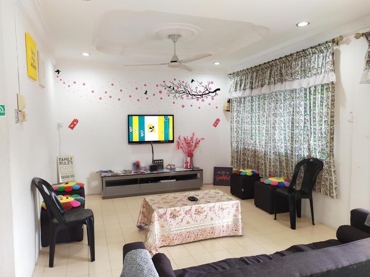 H Homestay Sibu - 1000Mbps 1Gbps Wifi, Astro & Auto Gate Parking Semi Detached House! Exterior foto